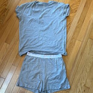 Woolx Gray Short Sleeve Top and Shorts Pajama Set